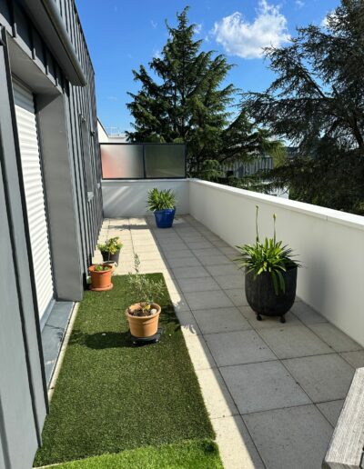 Nettoyage et aménagement d'une terrasse.