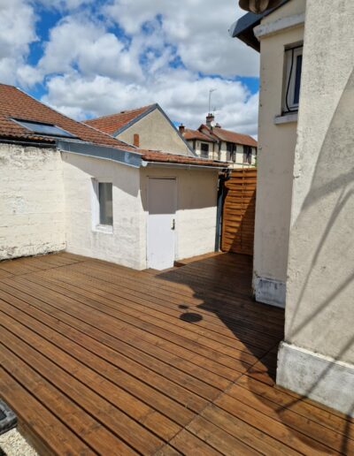 Restauration d'une terrasse en bois.