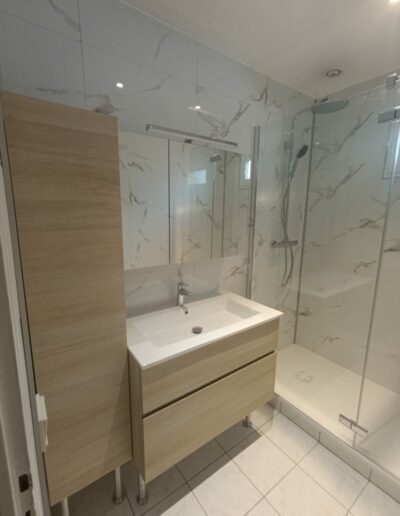 Rénovation totale d'une salle de bains.