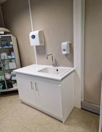 Remplacement des équipements sanitaires.