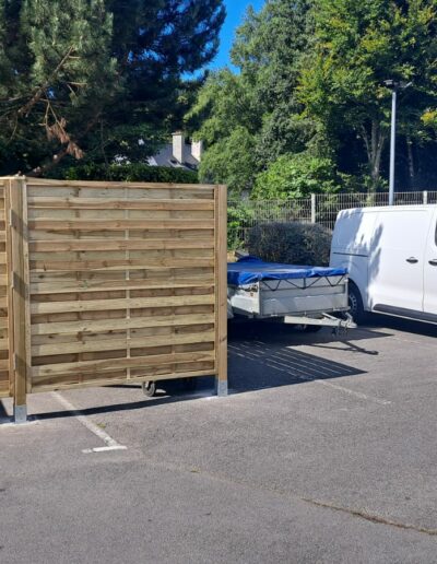 Création d'un abri à poubelles.