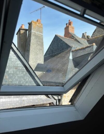 Remplacement du vitrage d’un Velux et remise en peinture des contours